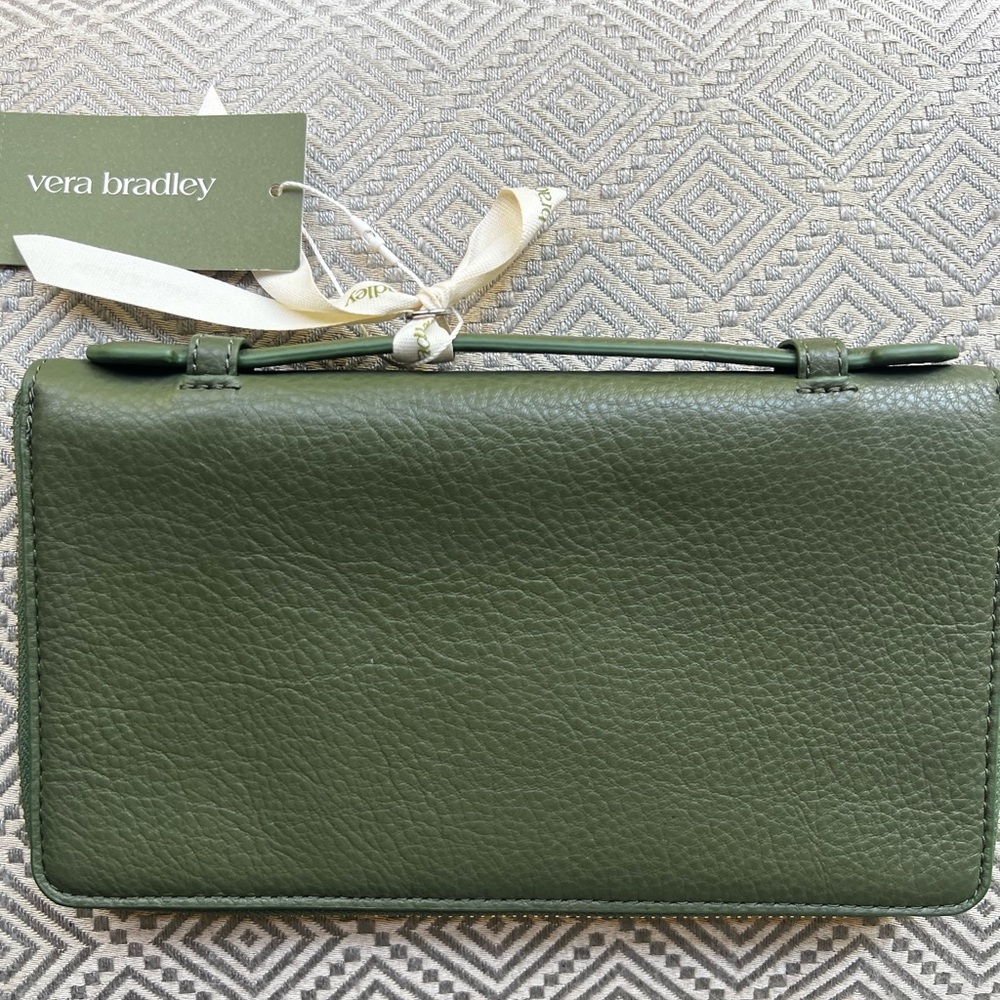 Elegant Vera Bradley Green Leather Women's Travel Wallet - Picture 7 of 7